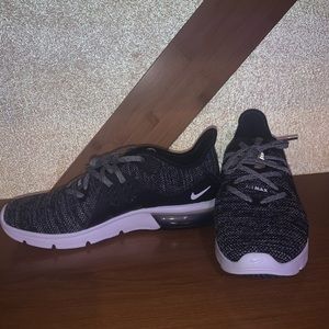 Air Max Nike’s size 8.5